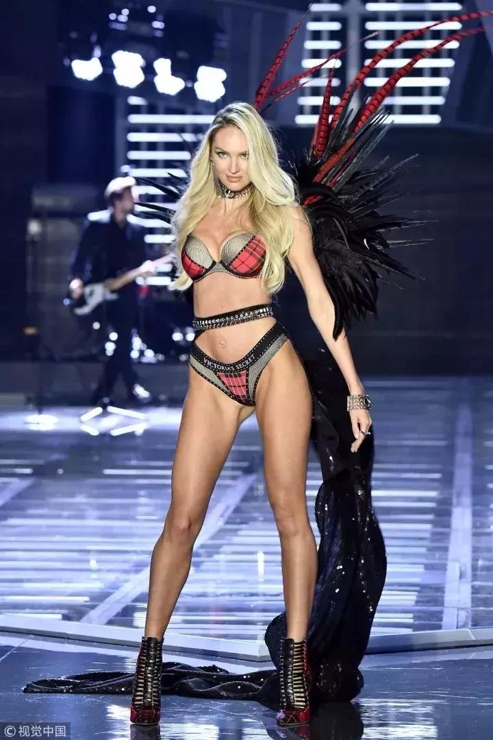 维密秀奚梦瑶摔倒完整版,奚梦瑶在维密大秀上摔倒