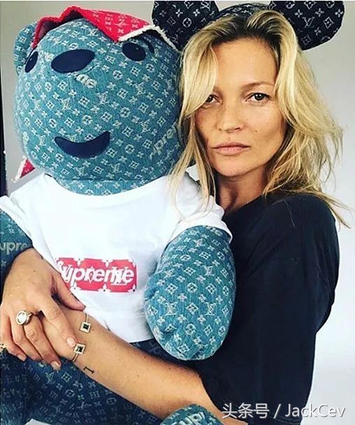 supreme和lv联名积木熊多少钱 (supreme与lv推出的熊)