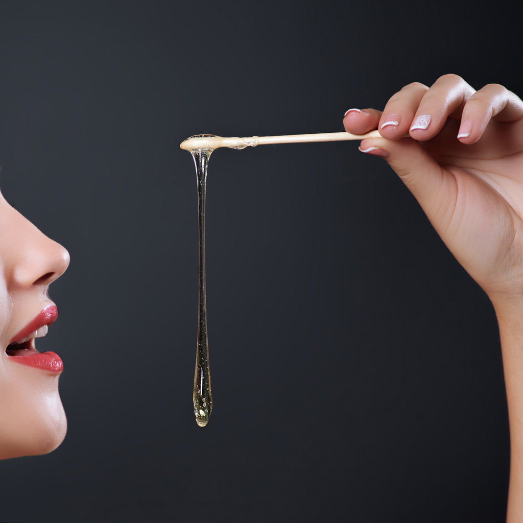 蜂蜜美容方法去黑眼圈,蜂蜜美容护肤的8个方法