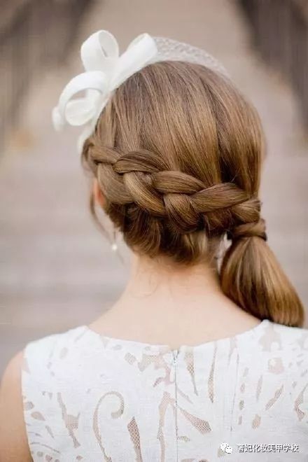 早春出游简单编发,这几款编发造型为你约会加分