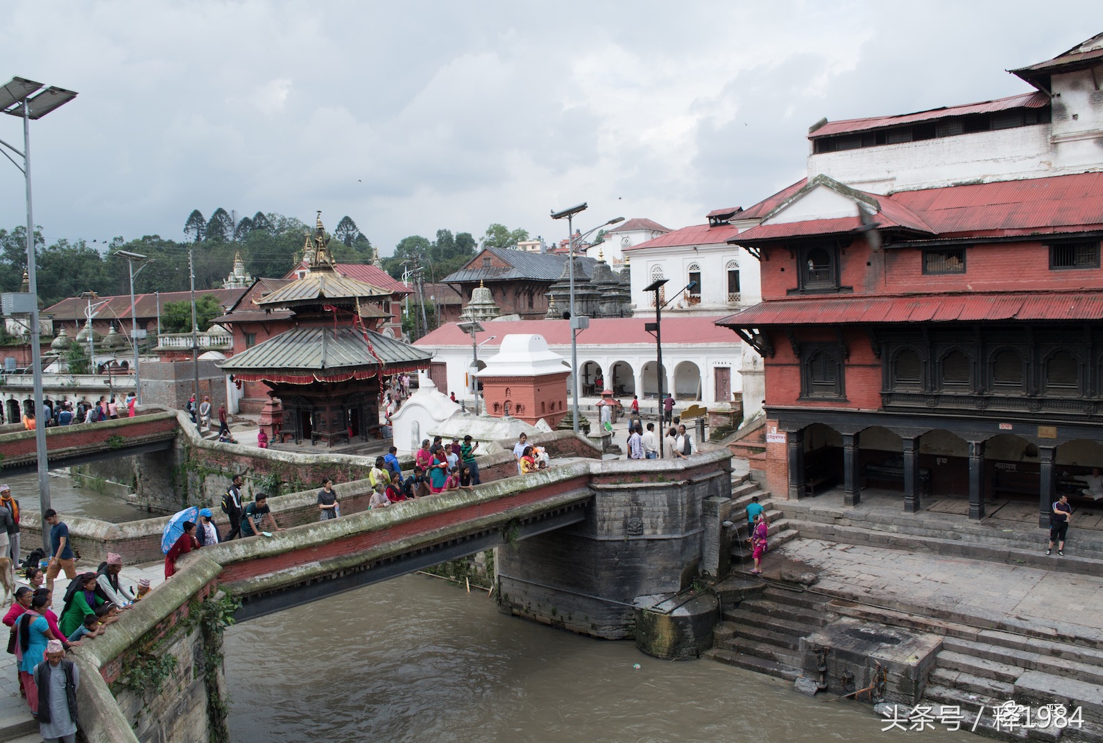 尼泊尔100元人民币能过怎样的生活 (100人民币在尼泊尔能买什么)