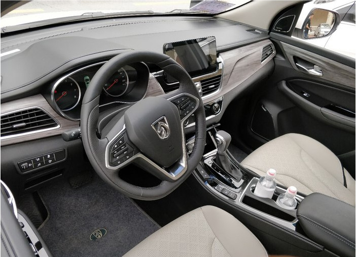 宝骏730新款顶配自动挡,宝骏730最新款内部布局和空间