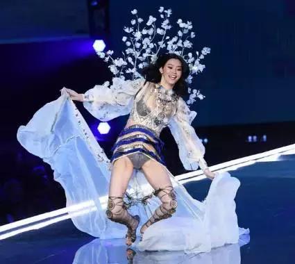 华丽的“梦瑶摔”，能否推动防滑砖标准快点建立？