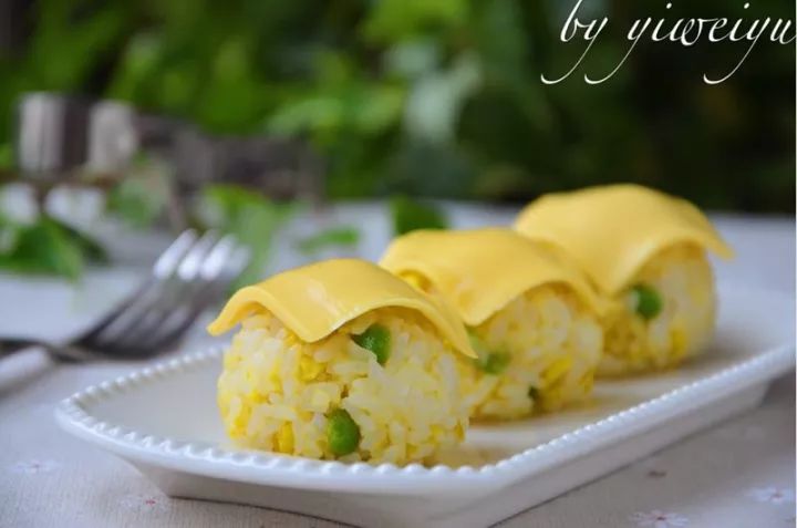 一岁宝宝吃东西嚼完就吐出来,宝宝吃东西不会吞怎么办