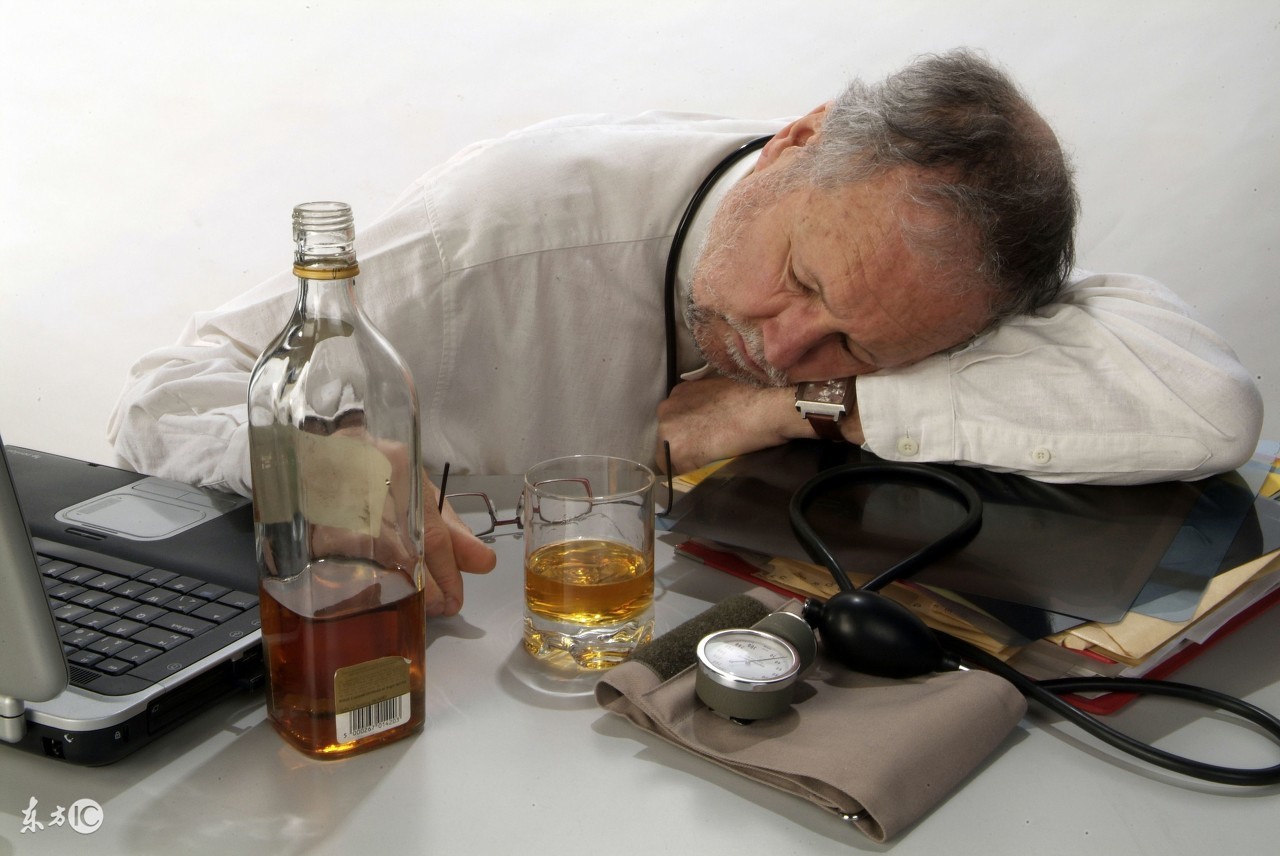 小酌怡情，过量伤身，出现急性酒精中毒怎么办？