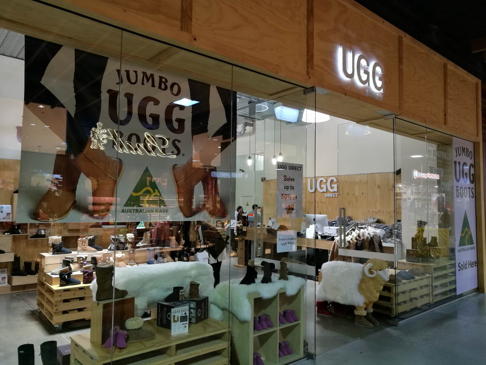 开在墨尔本市区黄金地段的奥特莱斯