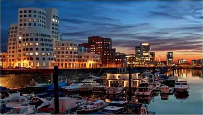 模塑集团曹明芳,曹明芳模塑集团