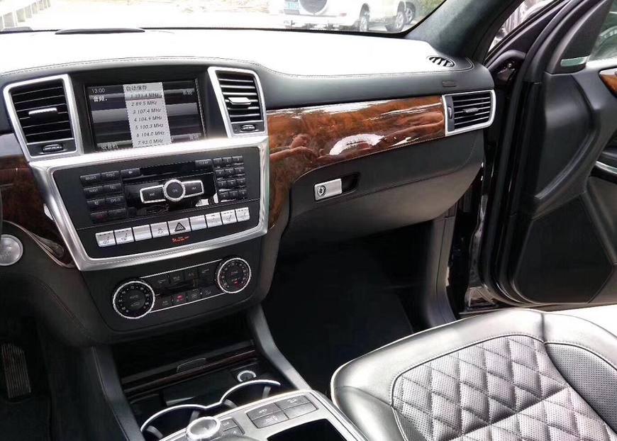 奔驰GL550七座越野车，颜值比G63更高，路虎揽胜真不如它！