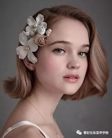 早春出游简单编发,这几款编发造型为你约会加分