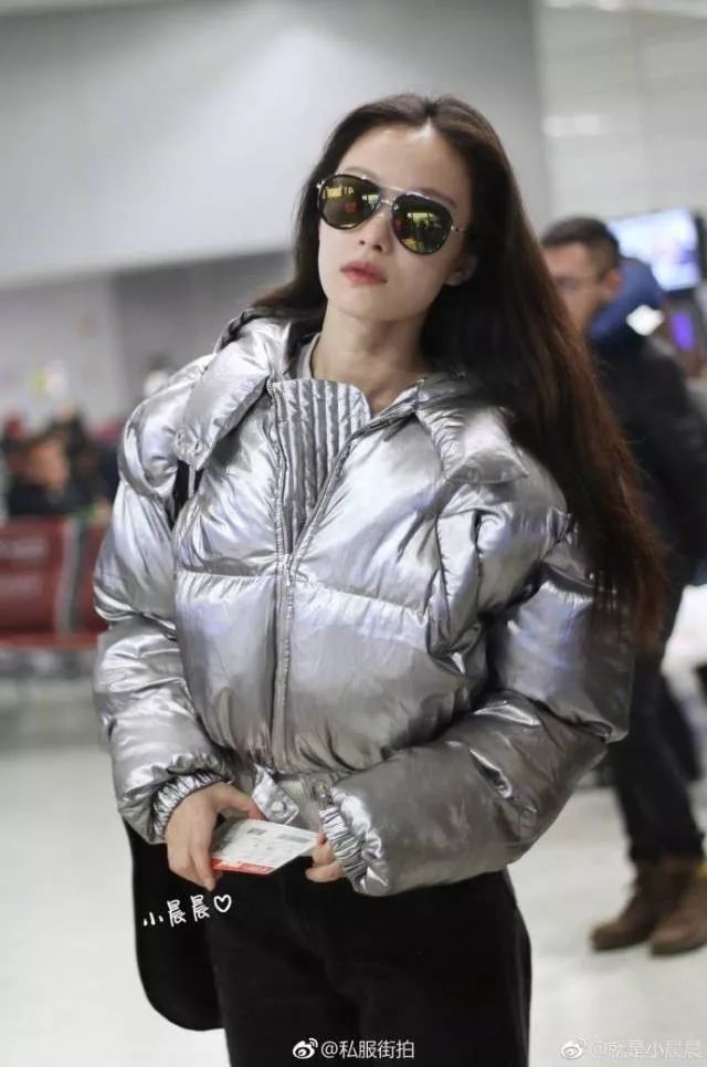 鹿晗刘昊然同款羽绒服,刘昊然中戏羽绒服机场