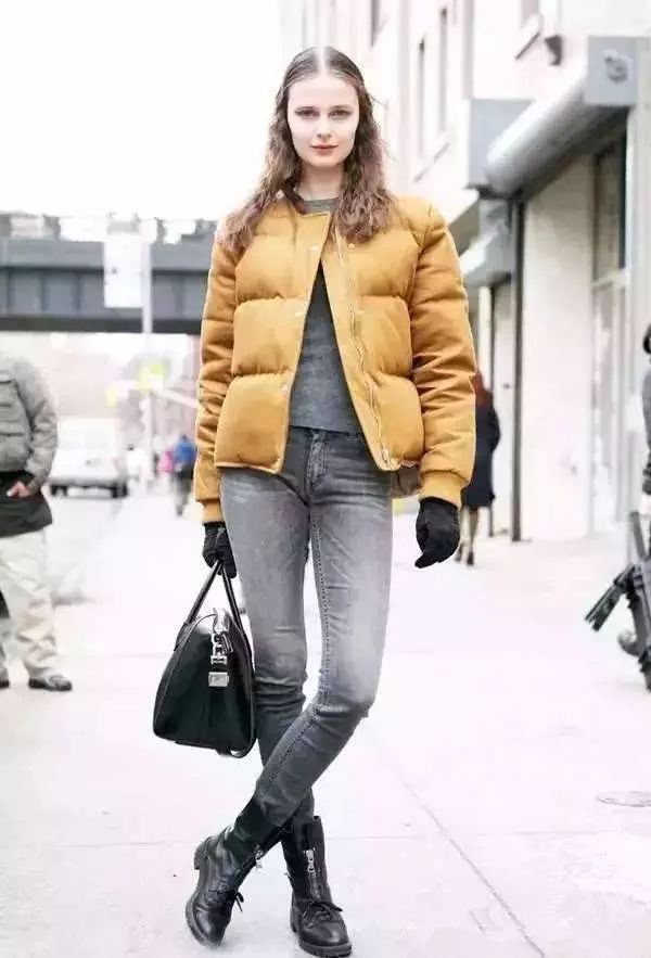 鹿晗刘昊然同款羽绒服,刘昊然中戏羽绒服机场