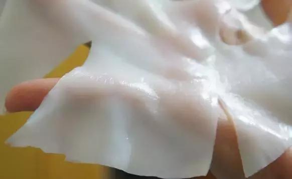 皮肤起皮卡粉浮粉怎么办,干皮上妆起皮浮粉斑驳怎么解决呢