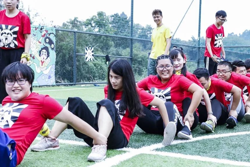 这运动会有毒！穿别人裤裆还很开心