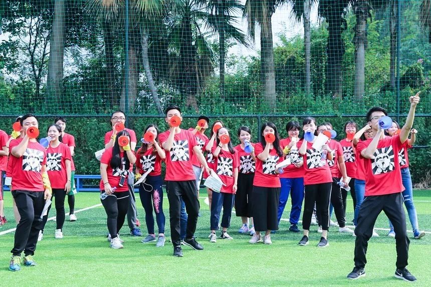 这运动会有毒！穿别人裤裆还很开心