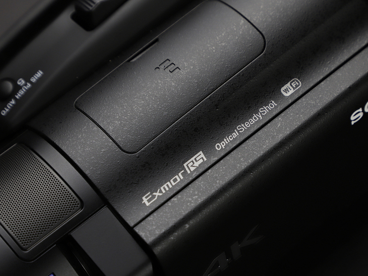 可拍4KHDR视频的手持摄像机1英寸CMOS索尼FDR-AX700摄像机评测