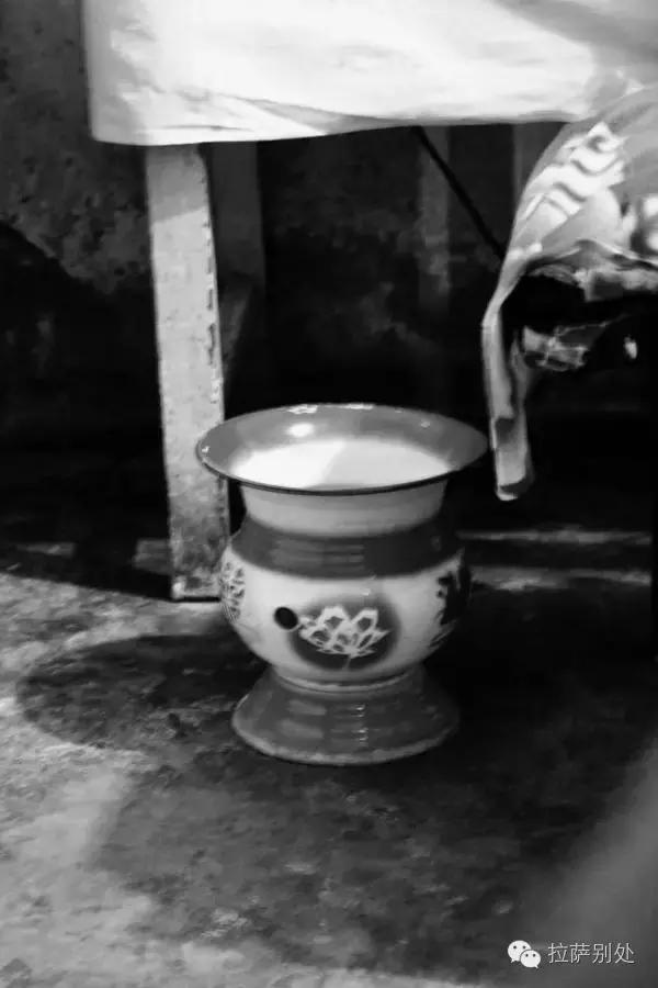 *藏西**往事：八廓街游走牙医，30年前和30年后的故事