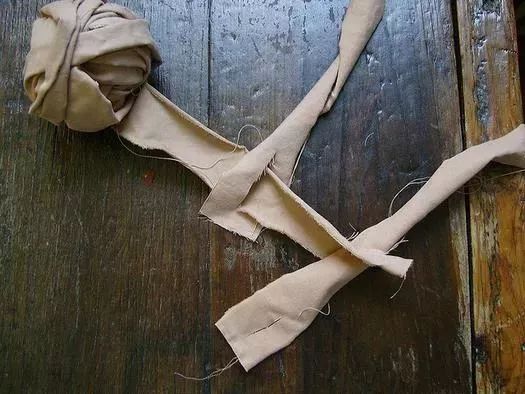 旧窗帘带圈怎么不花钱改成挂钩用,旧的窗帘不要了能做什么用呢