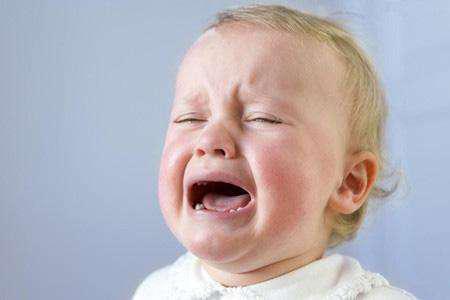 天气干燥宝宝的小脸该怎样保护,秋冬天气干燥宝宝皮肤要保护好