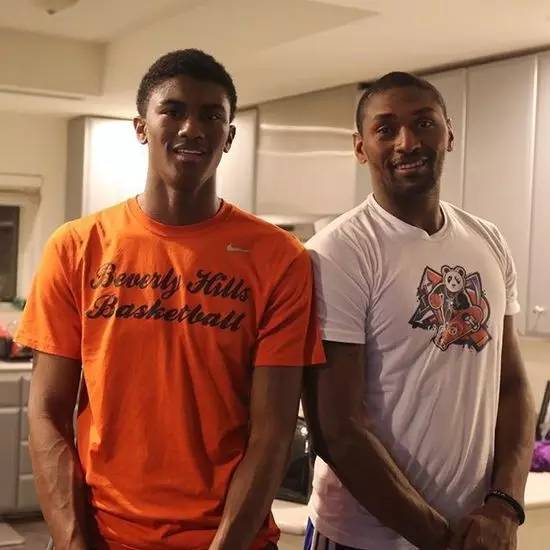 撞断别人两根肋骨,罗德曼和乔丹打过几次总决赛