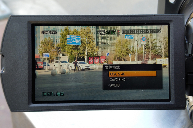 可拍4KHDR视频的手持摄像机1英寸CMOS索尼FDR-AX700摄像机评测