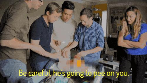 换尿不湿的奶爸,换尿布的奶爸