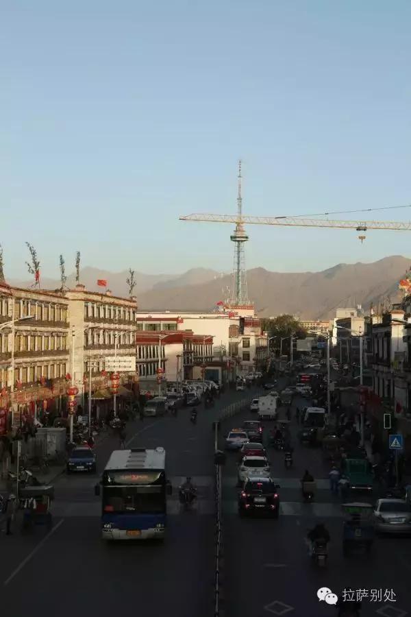 *藏西**往事：八廓街游走牙医，30年前和30年后的故事