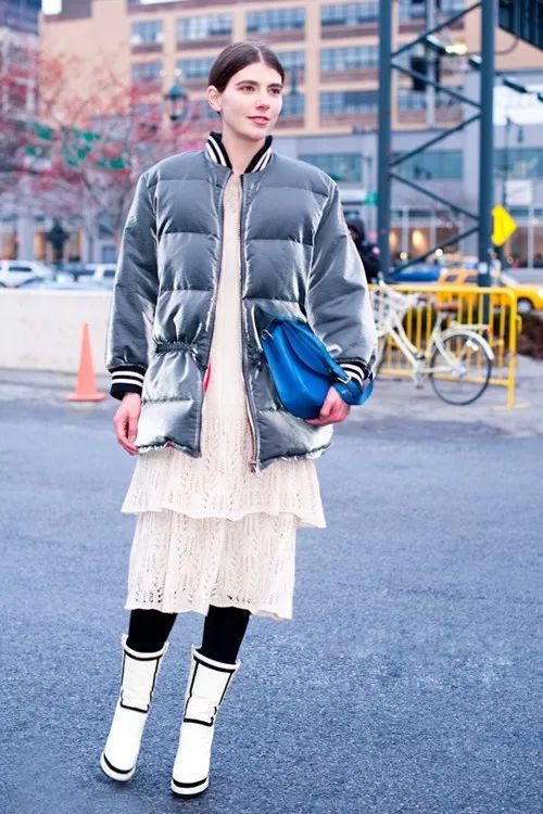 鹿晗刘昊然同款羽绒服,刘昊然中戏羽绒服机场