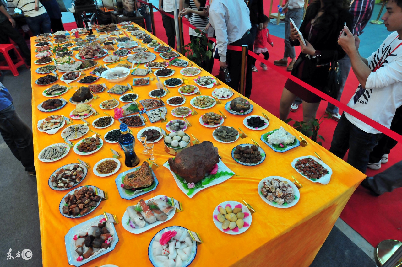 全国各地特色小吃怎么做,秘制酱板鸭江西特产正宗小吃500克