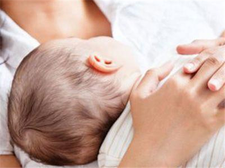 拍嗝反而吐奶更严重还需要拍嗝吗,宝宝多大不用拍嗝直接睡觉