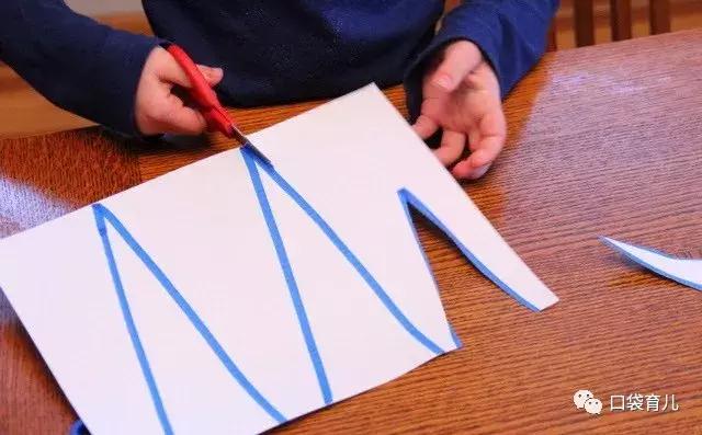 怎么教孩子用剪刀,如何给宝宝示范用剪刀