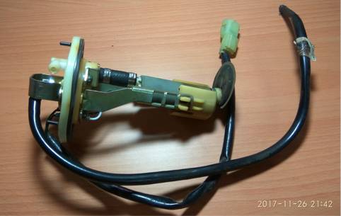 摩托车燃油泵滤网怎么换,摩托车更换汽油泵教程