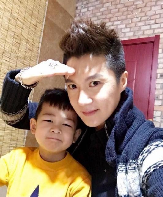 凌潇肃最近综艺节目演员的诞生,凌潇肃与迟帅哪个个子比较高一点