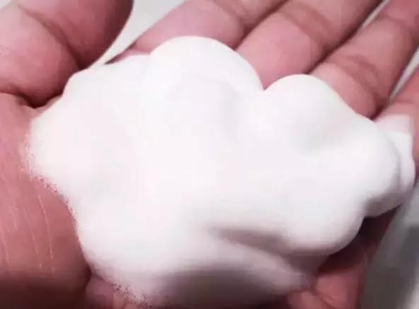 大家都不知道洗脸用什么洗最好,不知道怎么让自己洗脸