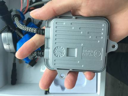 雪莱特氙气大灯安装,上班换灯泡