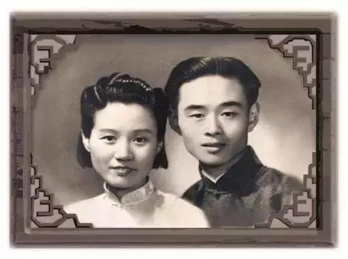 借得一把西湖伞，莫负江南雨一蓑