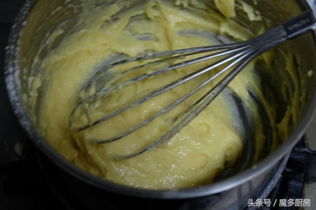 奶油毛毛虫面包松软香甜超好吃,奶油毛毛虫面包