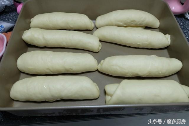 奶油毛毛虫面包松软香甜超好吃,奶油毛毛虫面包