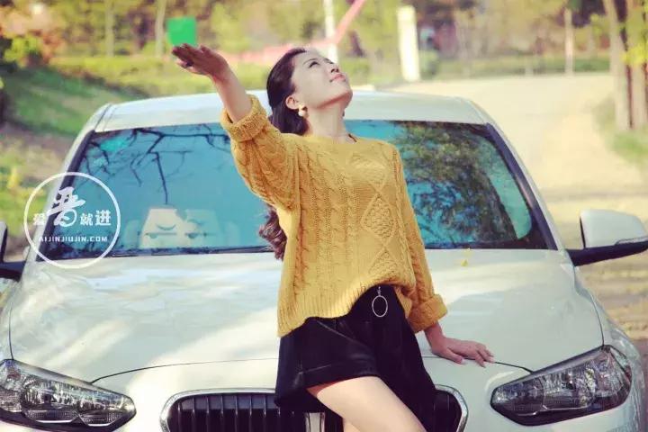 开着宝马的女生视频,开宝马的女人自拍