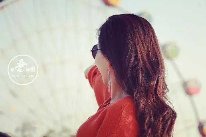 开着宝马的女生视频,开宝马的女人自拍