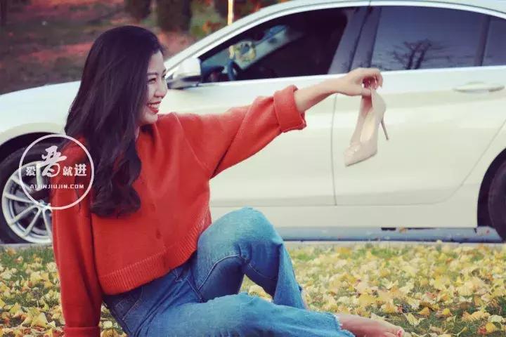 开着宝马的女生视频,开宝马的女人自拍