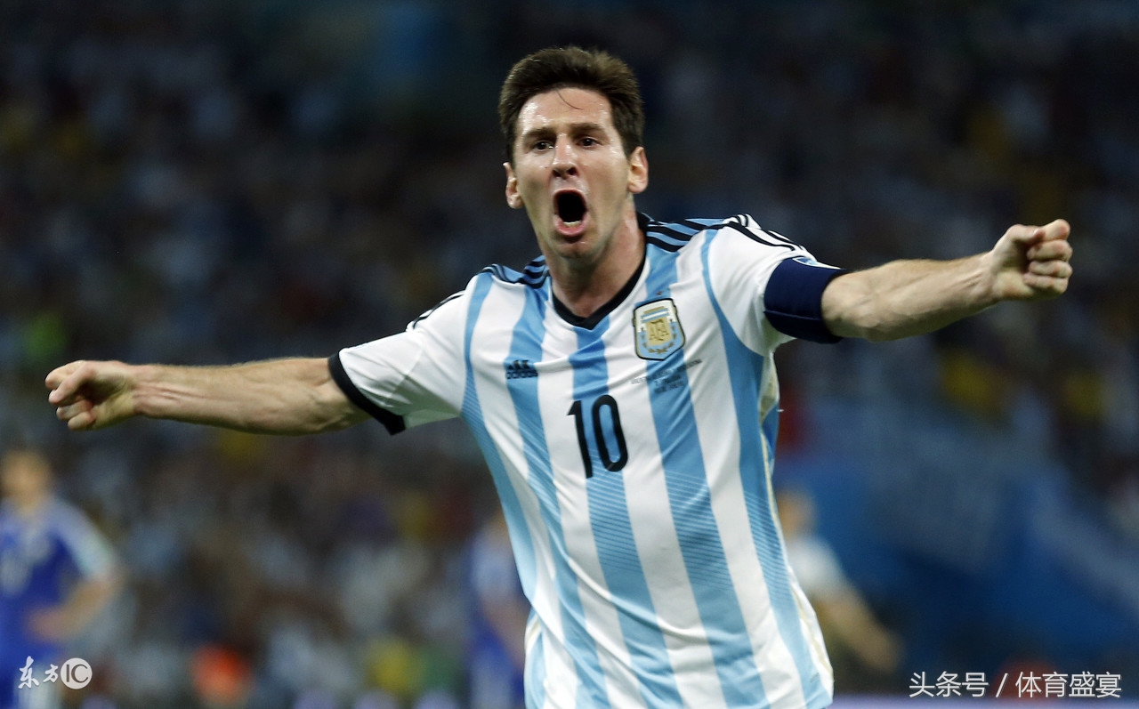 世界足坛历史十大球王,里奥梅西八个金球时刻回顾