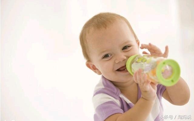 宝宝拒绝奶瓶喂养怎么办,宝宝抗拒奶瓶这几招你试了吗