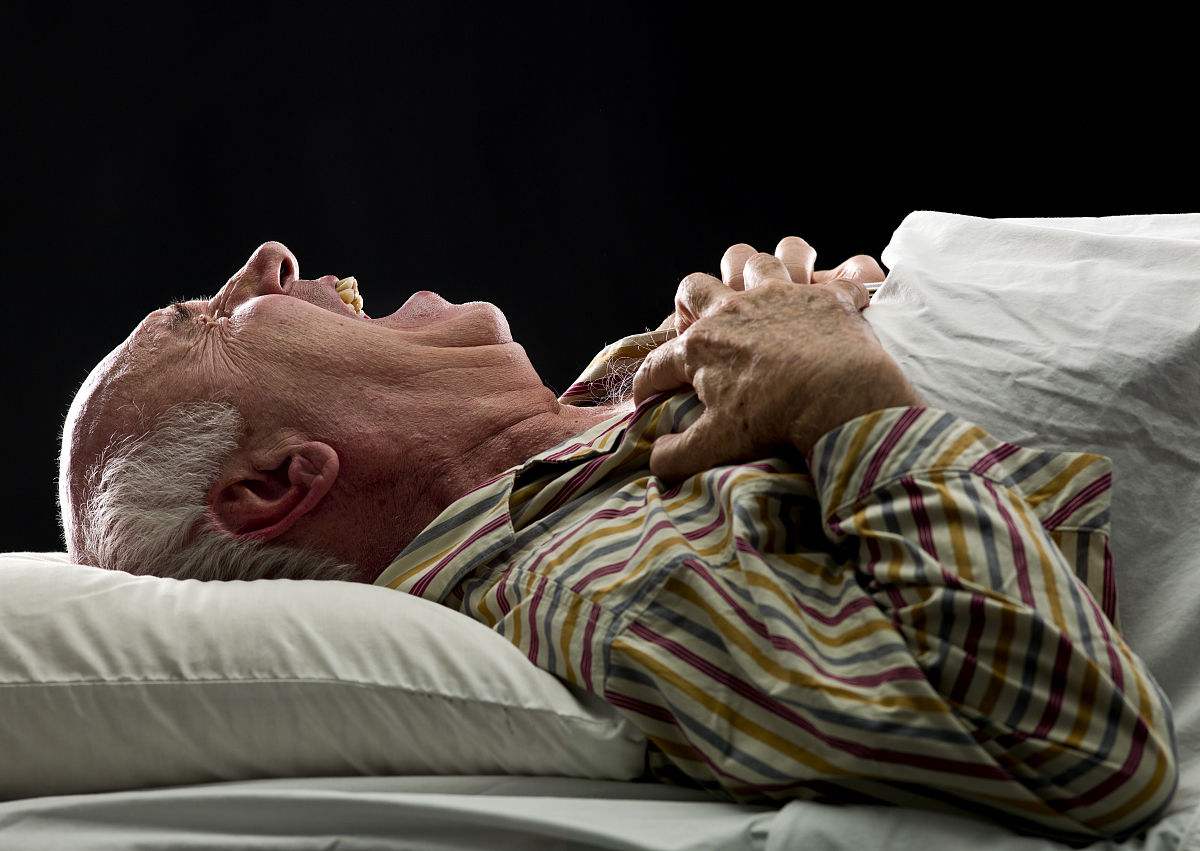 有这几个症状当心心梗正悄悄发生,心血管堵塞导致的心梗有什么前兆