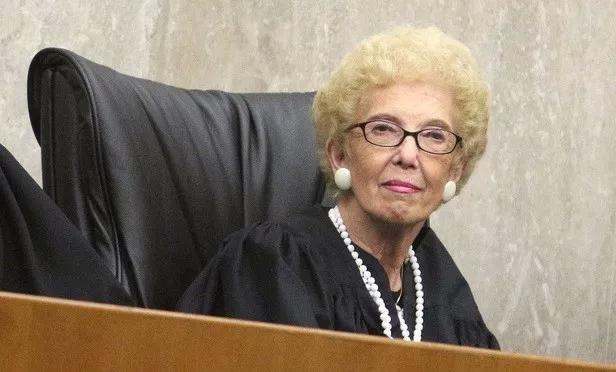 历时18年，美国政府终于让*草烟**公司上电视“认罪”