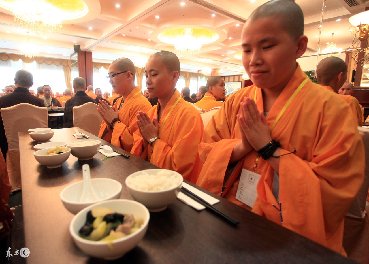 学佛人不吃葱蒜等五种蔬菜,学佛可以吃肉菜里的素菜吗