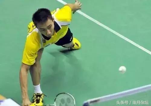 羽毛球自我提高方法,羽毛球姿势怎么自我矫正