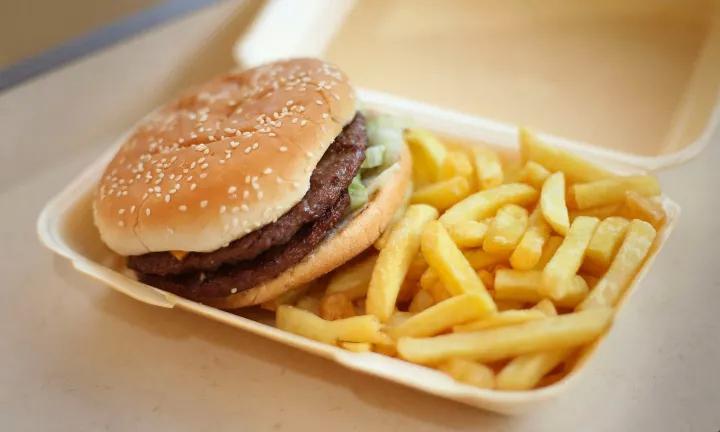 饮食安全每一口都关系到胎儿的健康，不容忽视