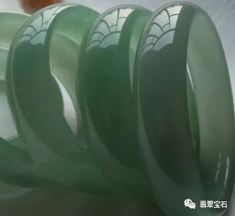 翡翠乌鸡真假辨别方法,用碎纸屑辨别翡翠真假