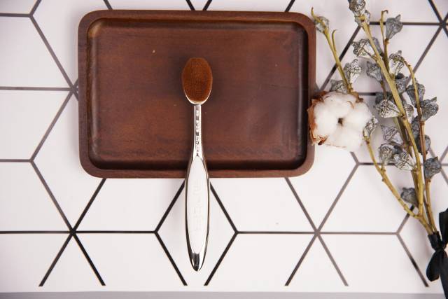 不到10块却一直回购的东西粉底刷,20块钱的粉底液测评