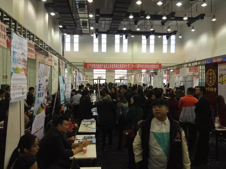 在茫茫人海一眼认出你,在茫茫人海中一眼认出你视频